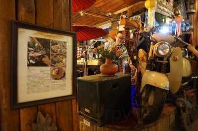 เฮือนโบราณบ้านฮิมปิง