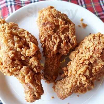 ร้านอาหาร ธารา