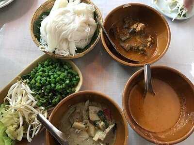 ร้านอาหาร บ้านครูอิ๋ว