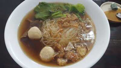 ก๋วยเตี๋ยวหมูตุ๋นอั้ยย๊ะ