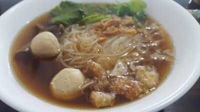 ก๋วยเตี๋ยวหมูตุ๋นอั้ยย๊ะ