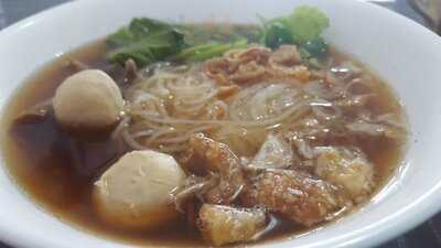 ก๋วยเตี๋ยวหมูตุ๋นอั้ยย๊ะ