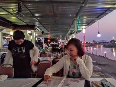 ร้านอาหาร เฮือนเจ้านาง