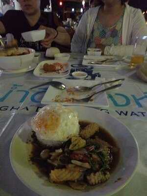 ร้านอาหาร เฮือนเจ้านาง