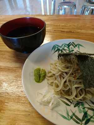 น้ำเงี้ยว ข้าวซอย แม่สุณี