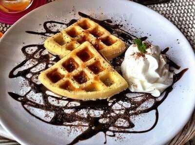 Cherie Cafe & Chateau Bien