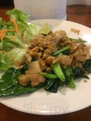 บ้านลานนาไทยคูซีน