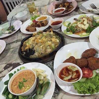 ร้านอาหาร เคียงเดือน