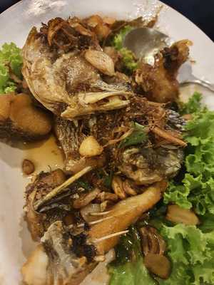 ร้านอาหารครัวรสแซ่บ