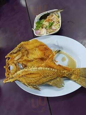 ร้านอาหาร คุณตุ่ม