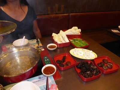 Mk Restaurant - Com Center