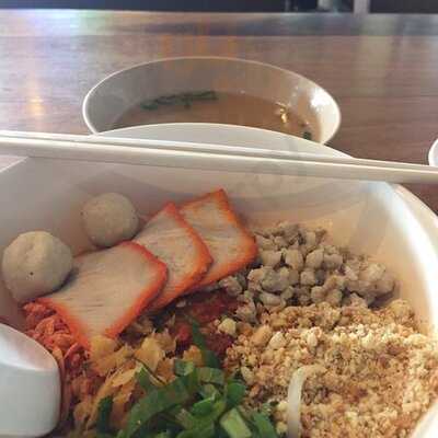 ก๋วยเตี๋ยวต้นฝน ต้มยำโบราณ