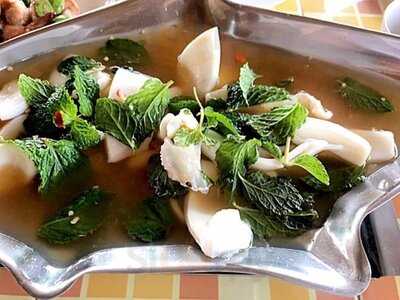 ร้าน กินกับก้อย โดย ก้อยมหาชัยซีฟู้ดส์