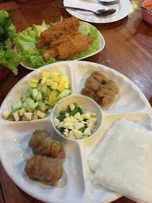 ร้านอาหาร แหนมเนืองลับแล