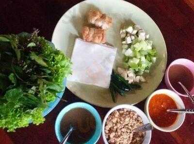 ร้านอาหาร แหนมเนืองลับแล