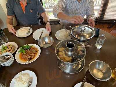 ร้านอาหาร เรือนปั้นหยา