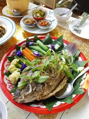 ร้านอาหาร นัดพบ