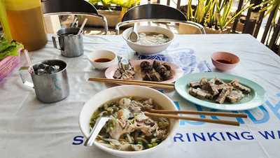 ร้านอาหาร เฝอท่าบ่อ