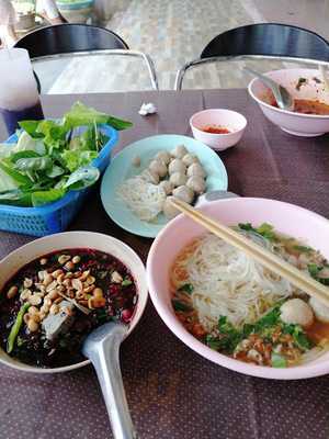 ร้านอาหาร เฝอท่าบ่อ