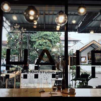 Half Cafe & Studio