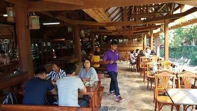 พายจริณ สวนอาหาร