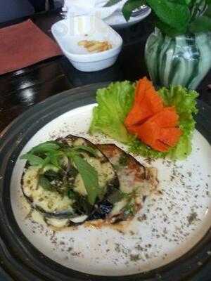 อุ้ยฝา บาร์แอนด์เรสเตอรองต์