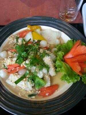 อุ้ยฝา บาร์แอนด์เรสเตอรองต์