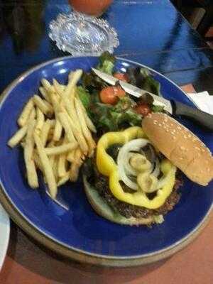 อุ้ยฝา บาร์แอนด์เรสเตอรองต์