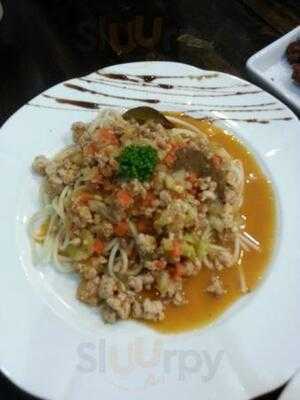 อุ้ยฝา บาร์แอนด์เรสเตอรองต์