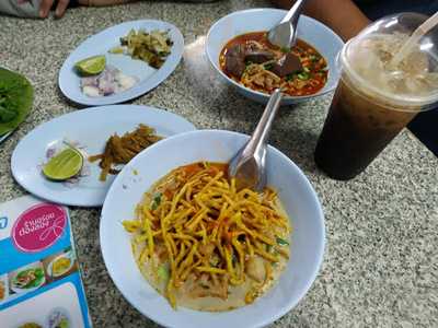 ร้านพอใจ ข้าวซอยไก่