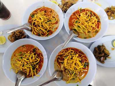 ร้านพอใจ ข้าวซอยไก่