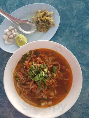 ร้านพอใจ ข้าวซอยไก่