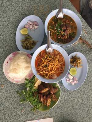 ร้านพอใจ ข้าวซอยไก่