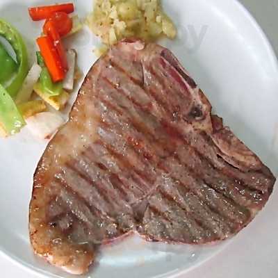 Aura Ss (salad & Steak)