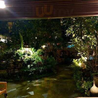 ร้านอาหาร มุมไม้