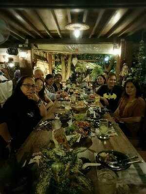 ร้านอาหาร มุมไม้