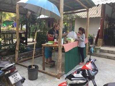 ร้านอาหารบ้านทับกัด