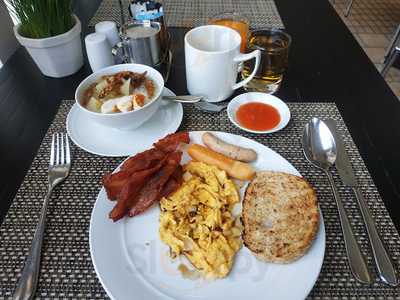 เดอะพีค ไวน์ แอนด์ กริลล์