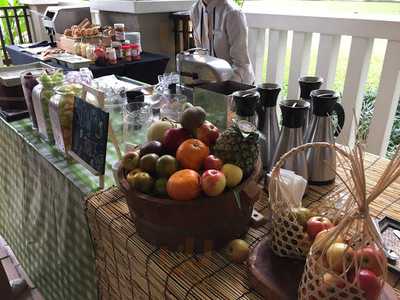 เดอะพีค ไวน์ แอนด์ กริลล์