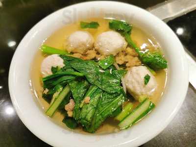 เดอะพีค ไวน์ แอนด์ กริลล์