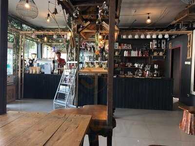 บ้านศิลป์ ลาภิน