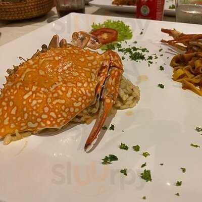 บริษัทรอสโซ่วีโว่จำกัด