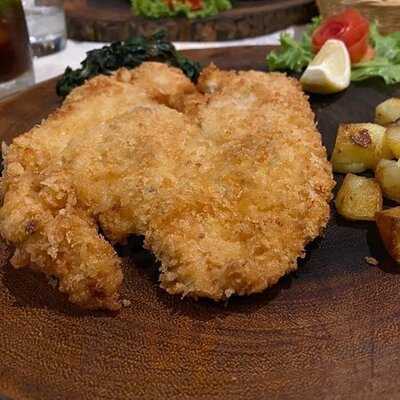 บริษัทรอสโซ่วีโว่จำกัด