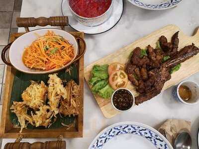 ข้าวกับหนม