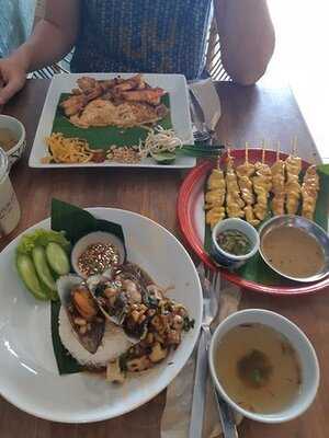 ข้าวกับหนม