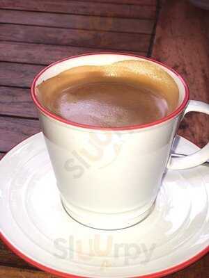 ณัชชา คอฟฟี่ บาร์ แอนด์ เรสเตร์รอง