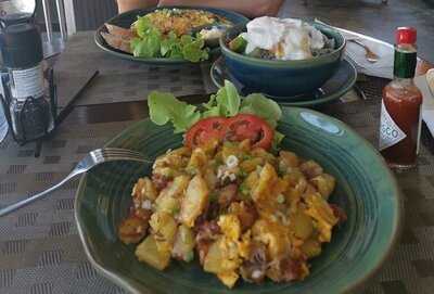 ณัชชา คอฟฟี่ บาร์ แอนด์ เรสเตร์รอง