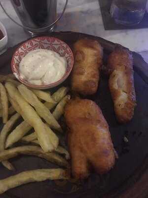 คัท กริลล์ & เลานจ์