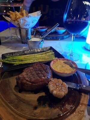 คัท กริลล์ & เลานจ์