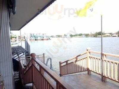 ร้านอาหาร เรือนวารี